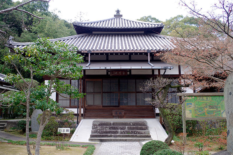 白雲関