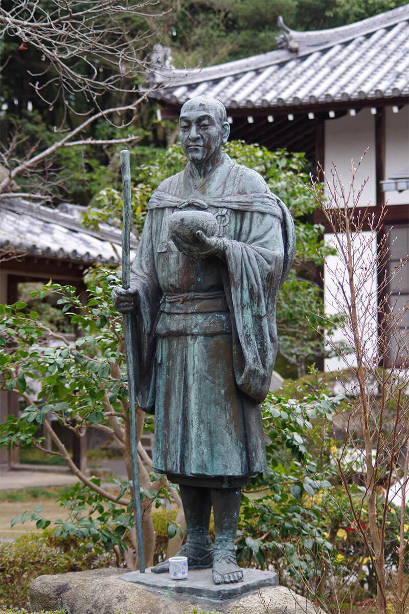 玉島の良寛像